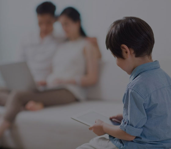 12歲少年玩手機致頸椎提前衰老三十歲！